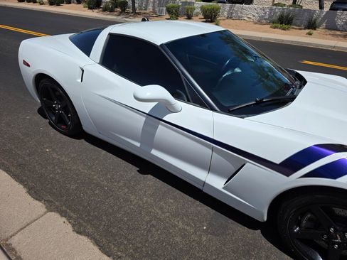 Used 2005 Chevrolet Corvette Coupe w/ Preferred Equipment Group RWD image 18
