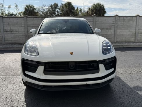 Certified 2025 Porsche Macan AWD/4WD image 9