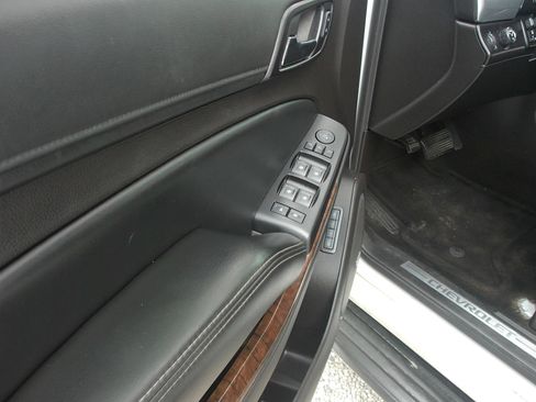 Used 2016 Chevrolet Suburban LT w/ Luxury Package RWD image 11