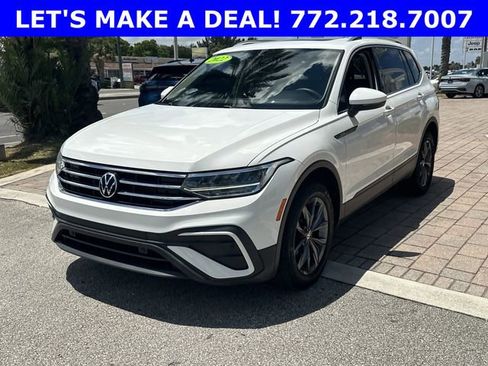 Certified 2022 Volkswagen Tiguan SE FWD image 3