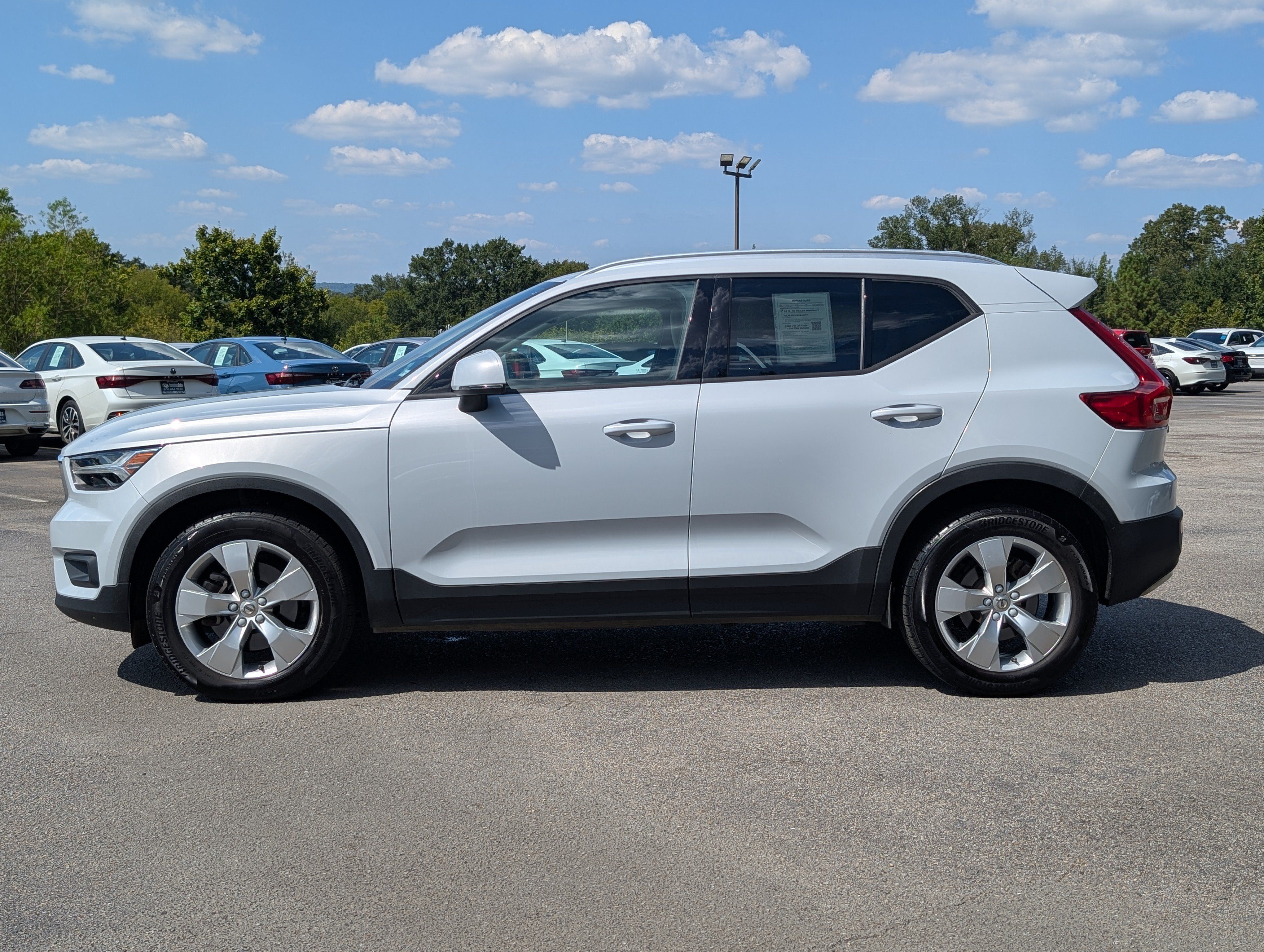Used 2021 Volvo XC40 T4 Momentum FWD image 6