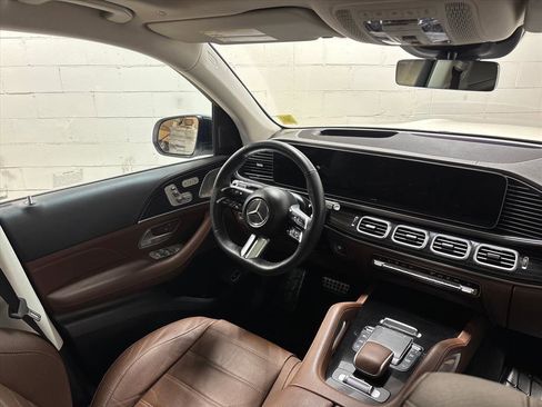 Used 2024 Mercedes-Benz GLS 450 4MATIC image 31