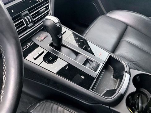Used 2023 Porsche Macan image 18