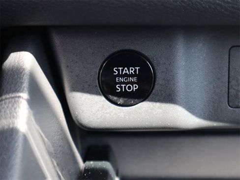 Certified 2025 Nissan Rogue SV image 26