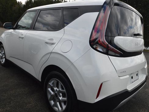 Used 2025 Kia Soul LX image 15