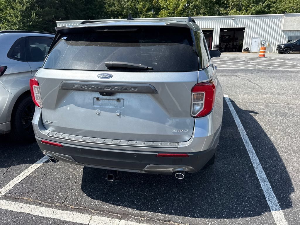 Used 2024 Ford Explorer XLT w/ Equipment Group 202A AWD/4WD image 16