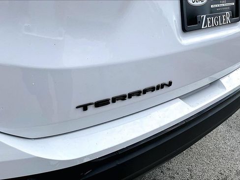 Used 2024 GMC Terrain SLE w/ Elevation Edition FWD image 8