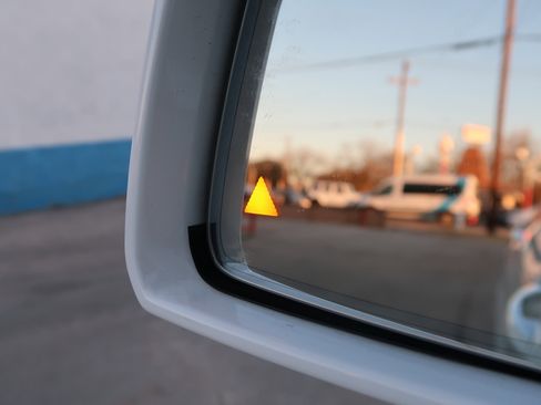 Used 2015 Mercedes-Benz E 400 4MATIC Sedan image 24