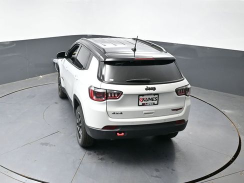 Used 2025 Jeep Compass Trailhawk AWD/4WD image 23