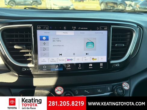Used 2025 Chrysler Pacifica Select FWD image 16