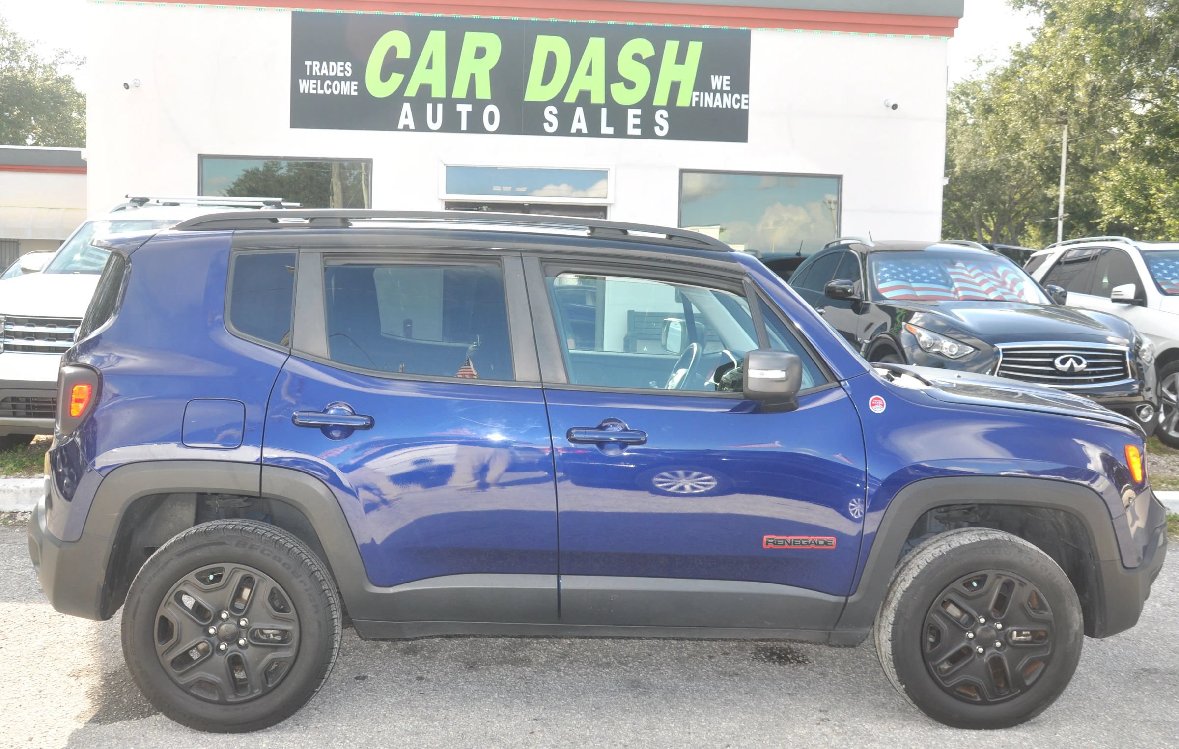 Used 2018 Jeep Renegade Trailhawk w/ Popular Equipment Group AWD/4WD image 9