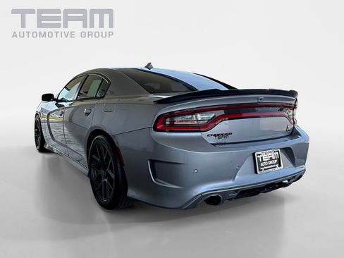 Used 2016 Dodge Charger R/T Scat Pack w/ Technology Group RWD image 5