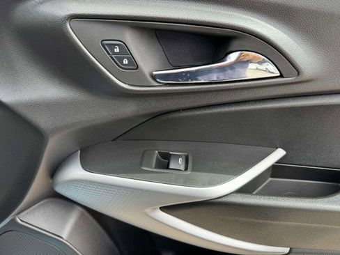 Used 2025 Chevrolet Trax LS w/ LS Convenience Package image 46