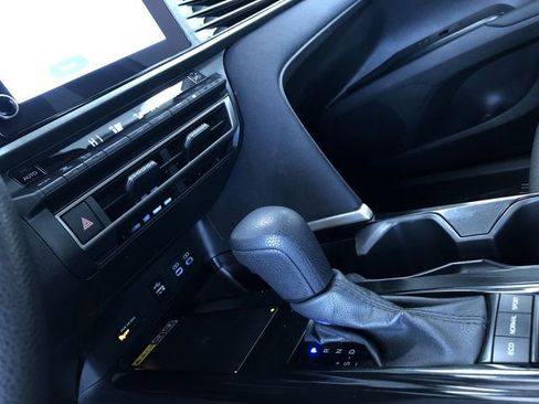 Used 2025 Toyota Camry LE image 29