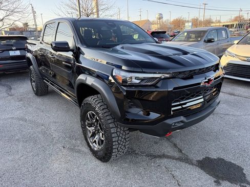 Used 2024 Chevrolet Colorado ZR2 w/ Technology Package image 4
