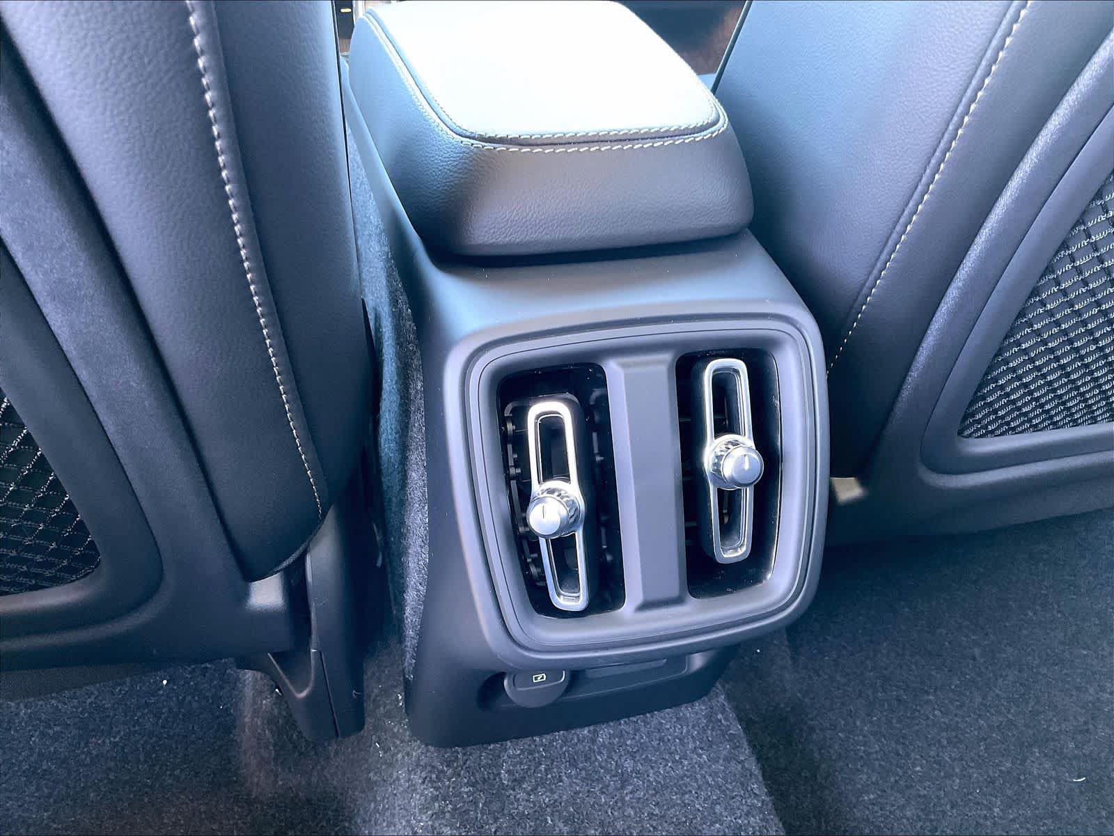 New 2026 Volvo XC40 B5 Plus AWD/4WD image 16