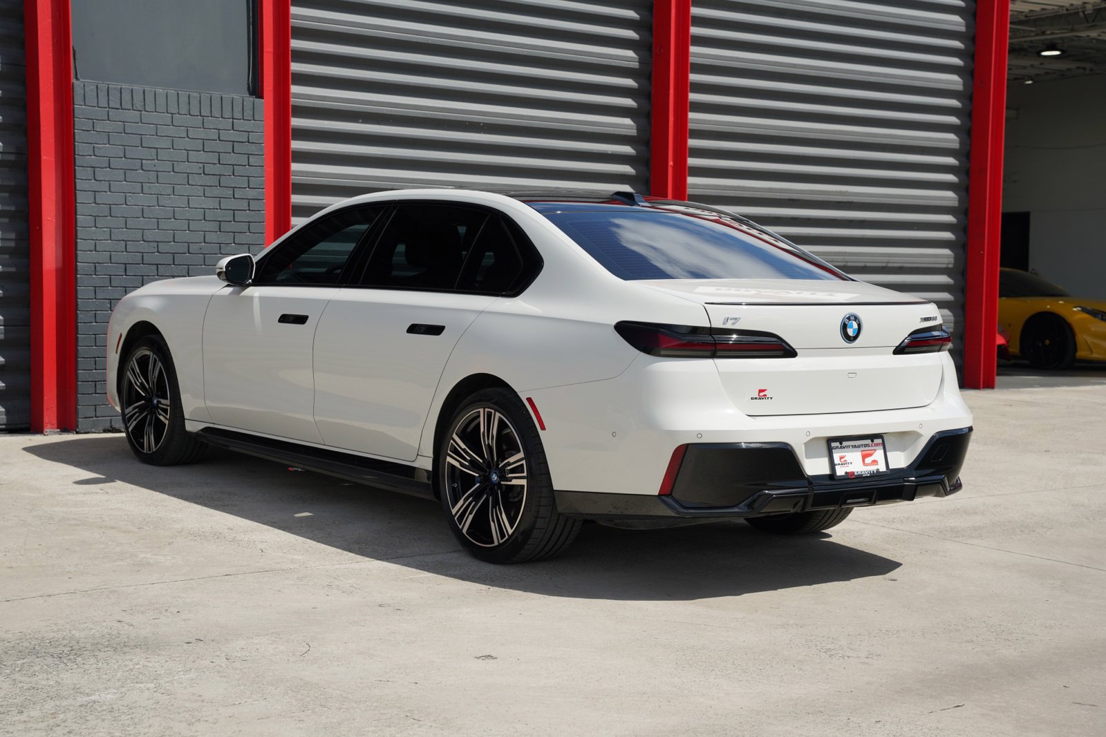 Used 2023 BMW i7 xDrive60 AWD/4WD image 15