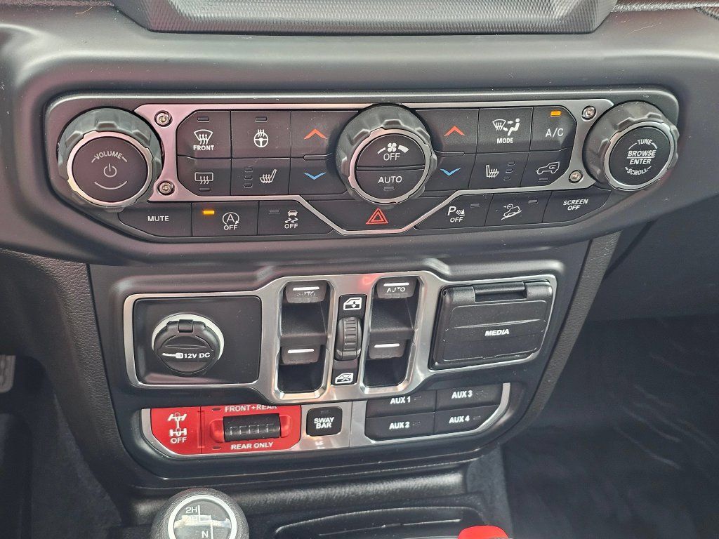 Used 2018 Jeep Wrangler Unlimited Rubicon AWD/4WD image 16