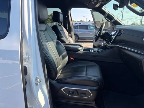 Used 2022 Jeep Wagoneer Series II AWD/4WD image 45