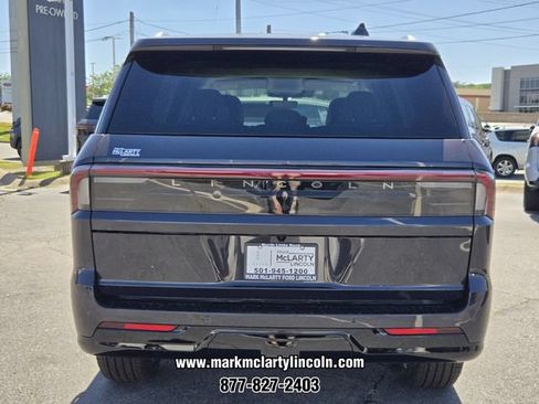 New 2026 Lincoln Navigator Premiere AWD/4WD image 11