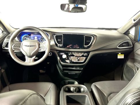 New 2026 Chrysler Pacifica Select FWD image 19