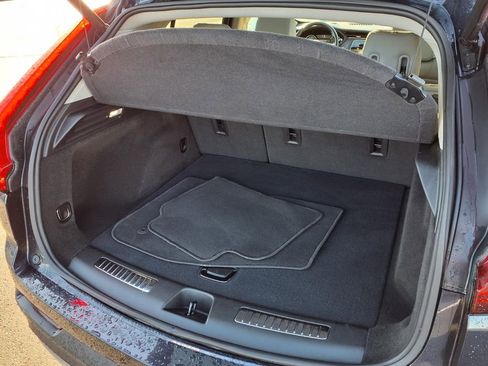 Used 2023 Cadillac XT4 Premium Luxury w/ Cold Weather Package image 32