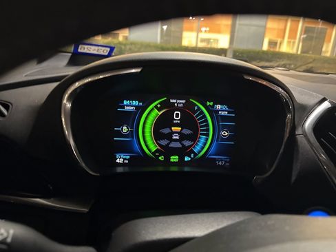 Used 2018 Chevrolet Volt Premier w/ Driver Confidence Package image 6