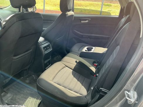 Used 2022 Ford Edge SE w/ Black Appearance Package AWD/4WD image 9