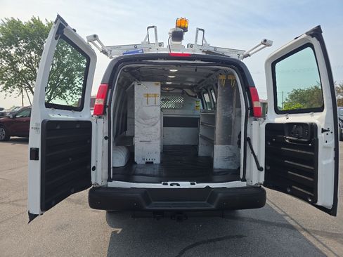 Used 2015 Chevrolet Express 2500 RWD image 9