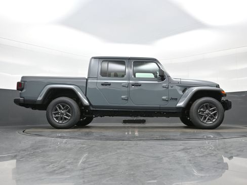 New 2026 Jeep Gladiator Sport AWD/4WD image 19