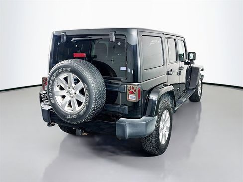 Used 2017 Jeep Wrangler Unlimited Sahara w/ Connectivity Group image 7