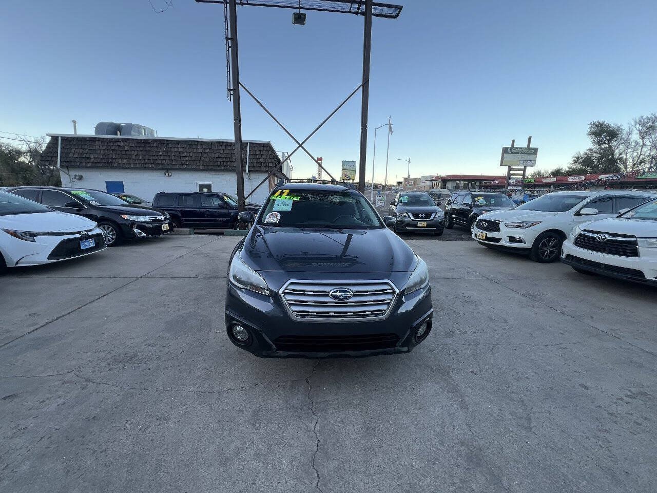 Used 2017 Subaru Outback 2.5i Premium AWD/4WD image 2