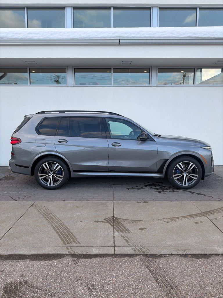 New 2026 BMW X7 M60i AWD/4WD image 4