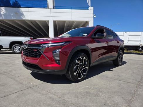 Certified 2024 Chevrolet Trax RS w/ Sunroof Package image 2