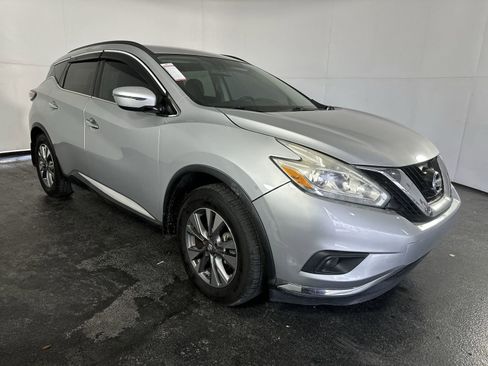 Used 2017 Nissan Murano SV image 3