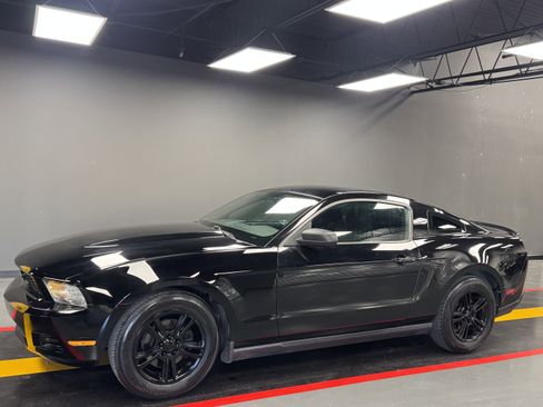 Used 2012 Ford Mustang 2dr Cpe V6 Premium image 2