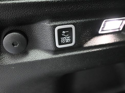Used 2025 Jeep Grand Cherokee L Altitude AWD/4WD image 36