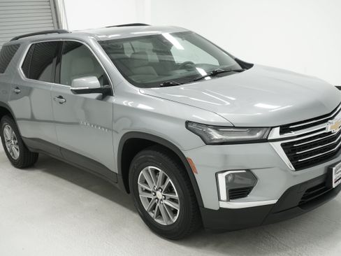 Used 2023 Chevrolet Traverse LT w/ LPO, Cargo Package AWD/4WD image 3