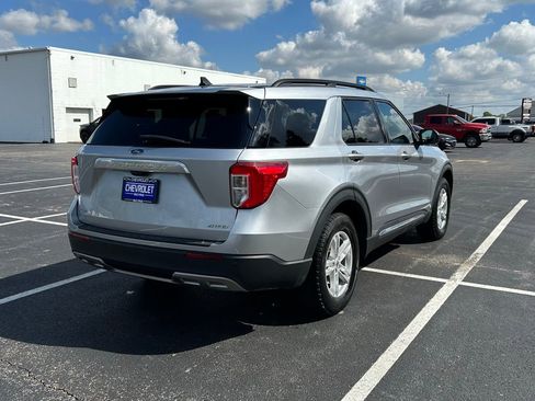 Used 2021 Ford Explorer XLT w/ Equipment Group 202A image 7