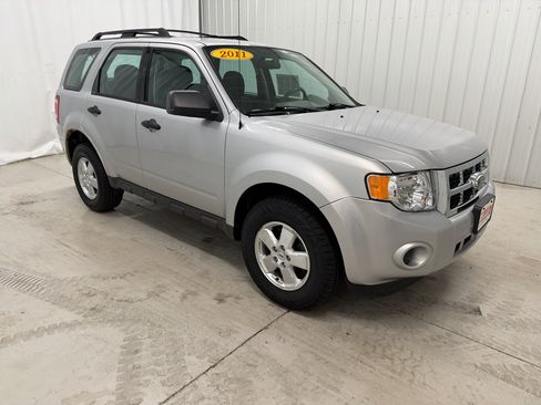 Used 2011 Ford Escape XLS w/ 102A Rapid Spec Order Code AWD/4WD image 3