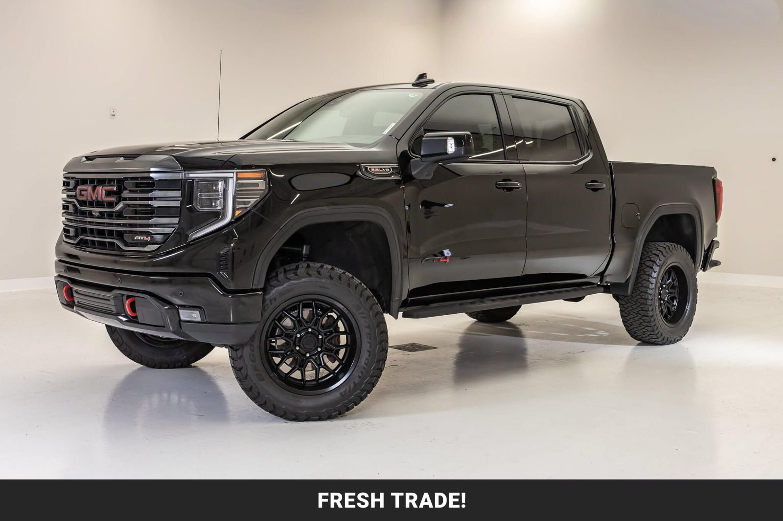 Used 2024 GMC Sierra 1500 AT4 w/ Technology Package AWD/4WD image 4