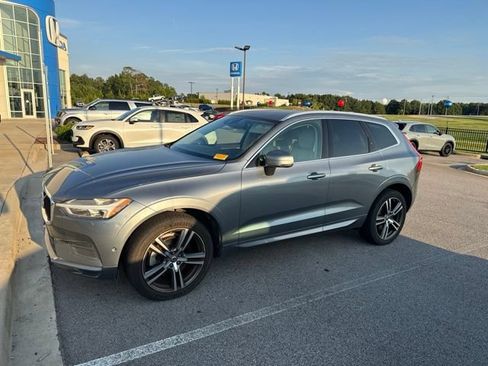 Used 2018 Volvo XC60 T6 Momentum w/ Vision Package AWD/4WD image 3