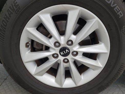 Used 2019 Kia Sorento AWD V6 image 31