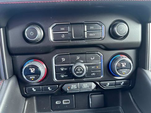 Used 2021 Chevrolet Suburban RST AWD/4WD image 41