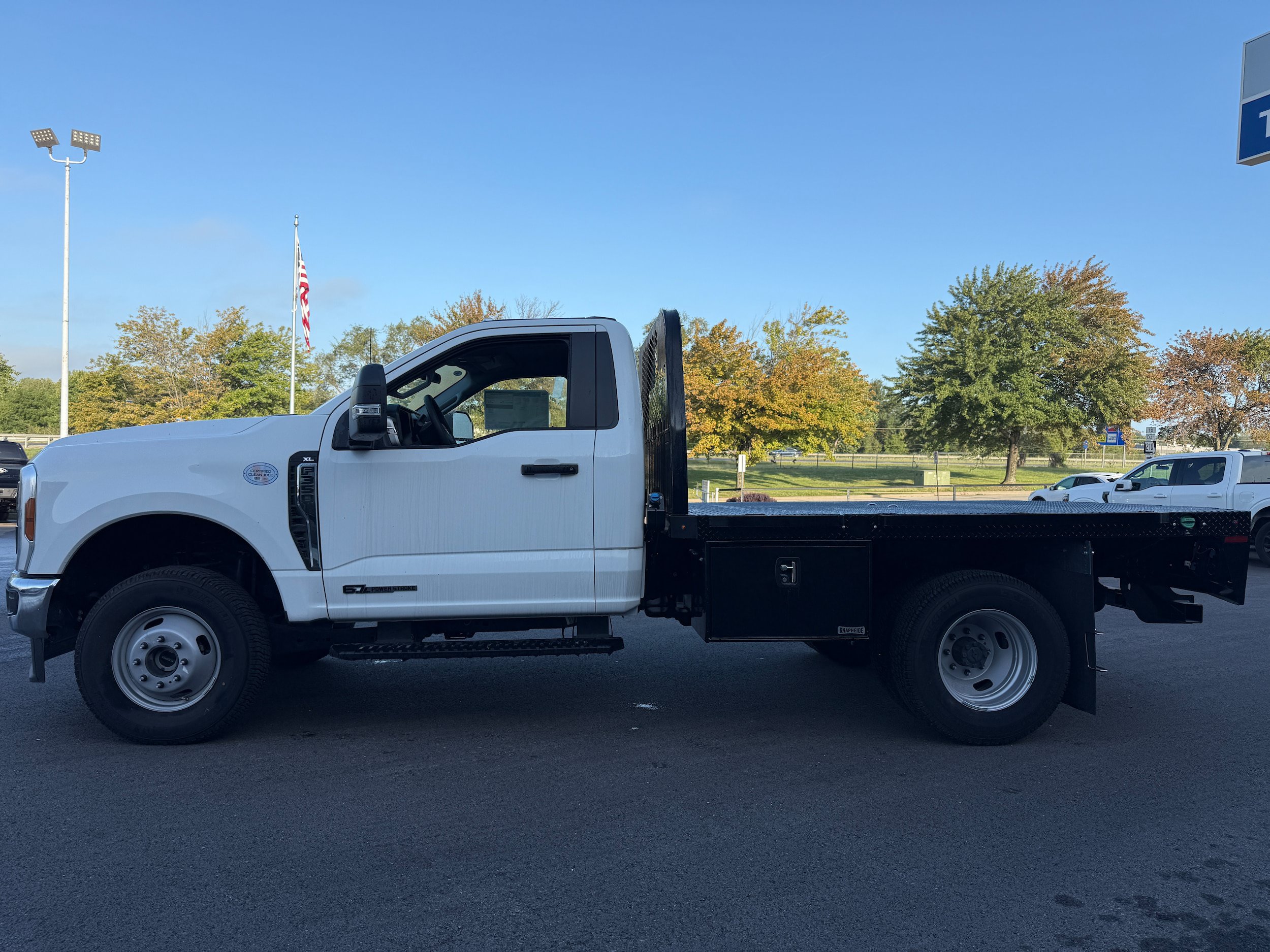 New 2025 Ford F350 4x4 Regular Cab DRW Super Duty image 5