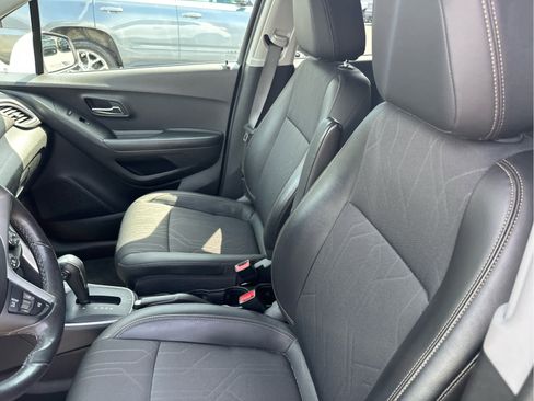 Certified 2022 Chevrolet Trax LT w/ Driver Confidence Package image 8