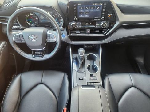 Used 2021 Toyota Highlander XLE image 26