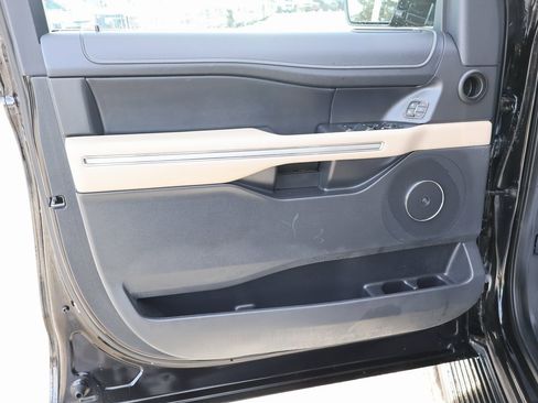 Used 2024 Ford Expedition Limited image 11