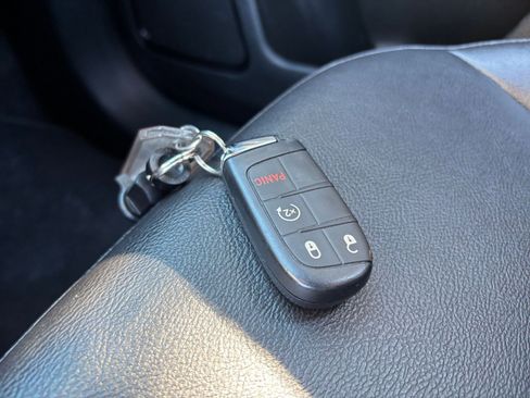 Used 2025 Jeep Compass Limited image 18