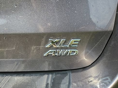 Used 2017 Toyota Sienna XLE Premium AWD/4WD image 6